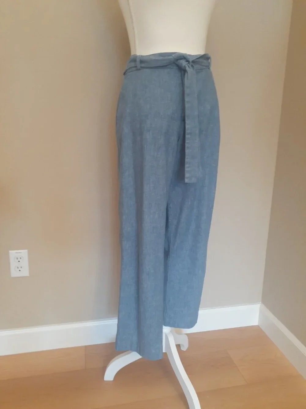 Banana Republic Linen Blend Cropped Trouser